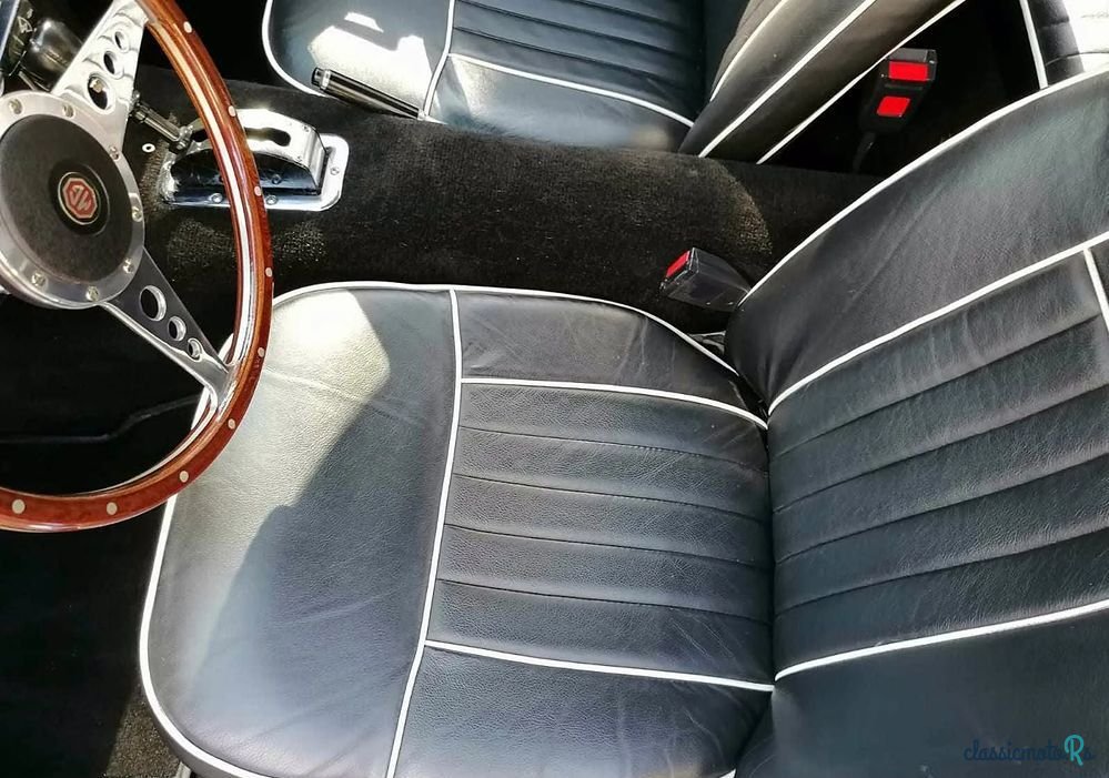 1968' MG GT photo #3