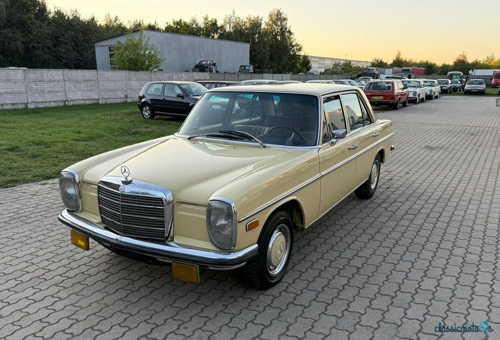 1970' Mercedes-Benz W115 220D photo #1