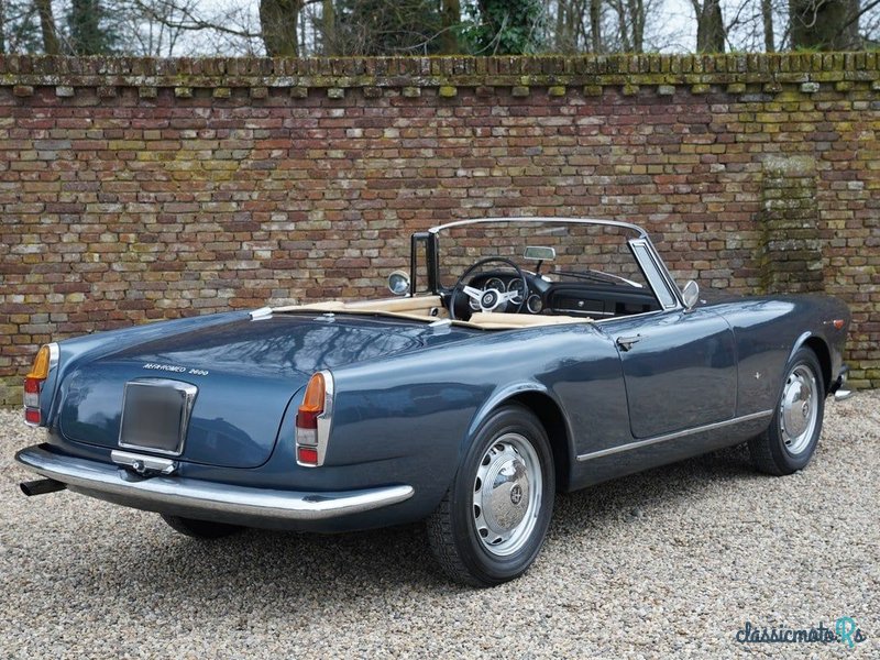 1962' Alfa Romeo 2600 Spider photo #2