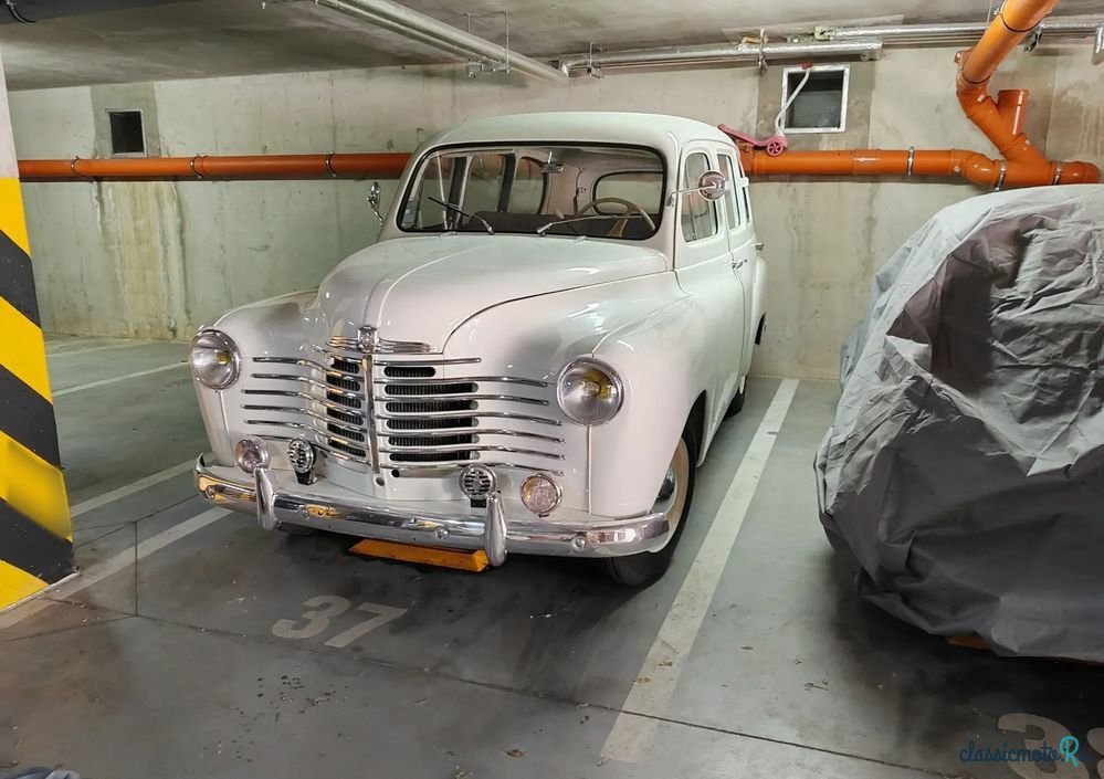 1952' Renault Colorale photo #1