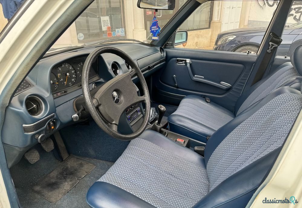 1976' Mercedes-Benz 200 photo #5