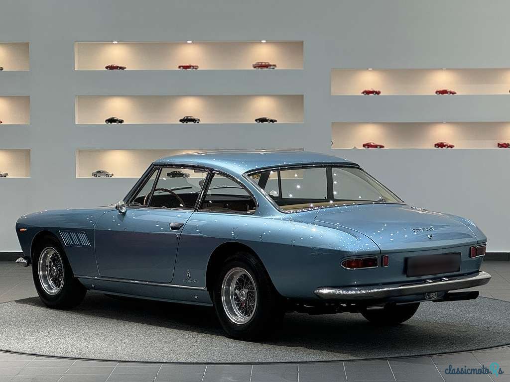 1965' Ferrari 330 GT 2+2 photo #3