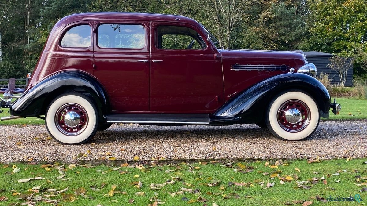 1935' Chrysler Airstream photo #2