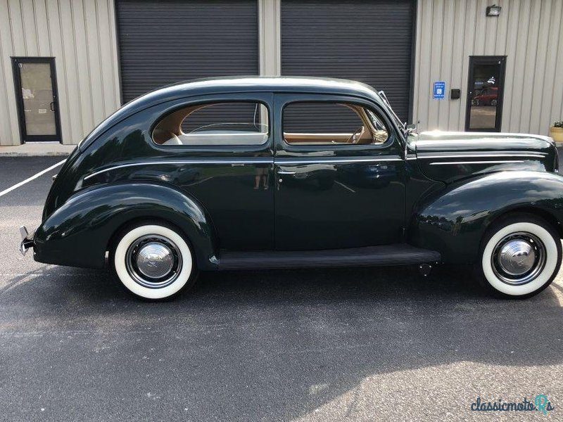 1939' Ford Deluxe Tudor photo #1