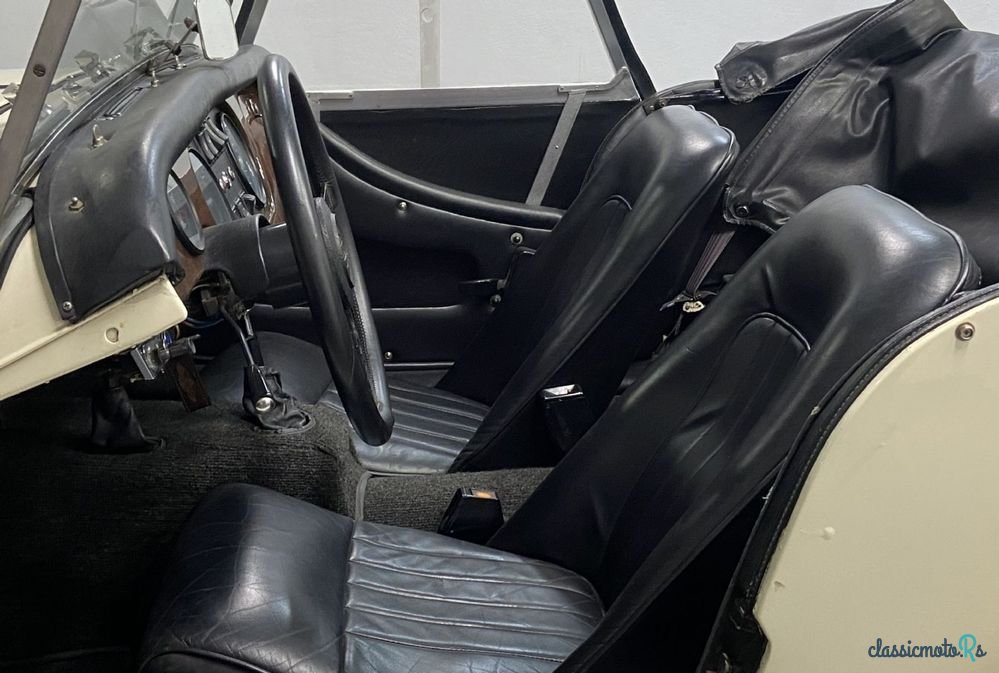 1976' Morgan Plus 8 photo #6