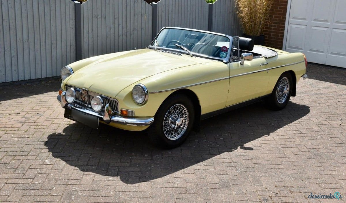 1970' MG MGB photo #4