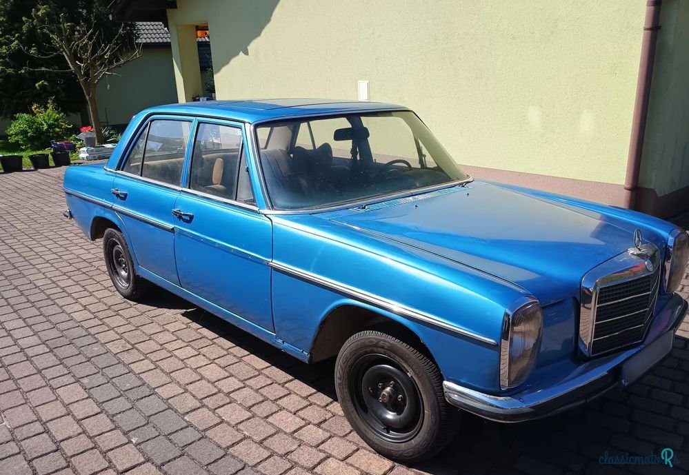 1971' Mercedes-Benz W115 200E photo #1