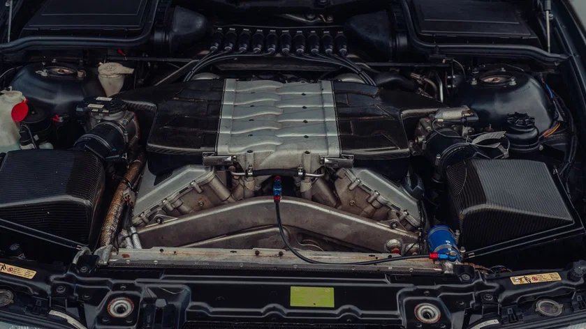 Cette BMW M5 cache un moteur Volkswagen… W10