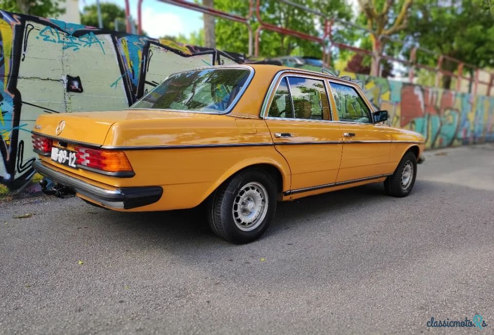 1980' Mercedes-Benz 240 photo #3