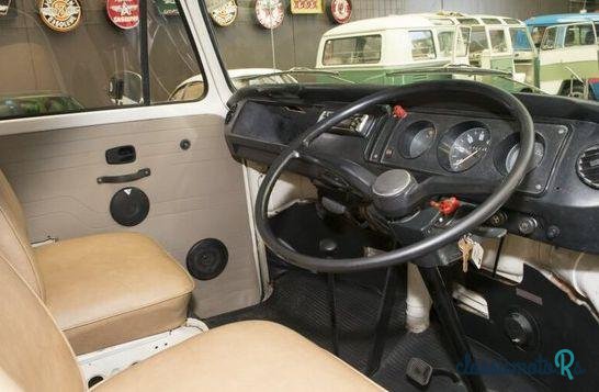 1974' Volkswagen Kombi photo #2