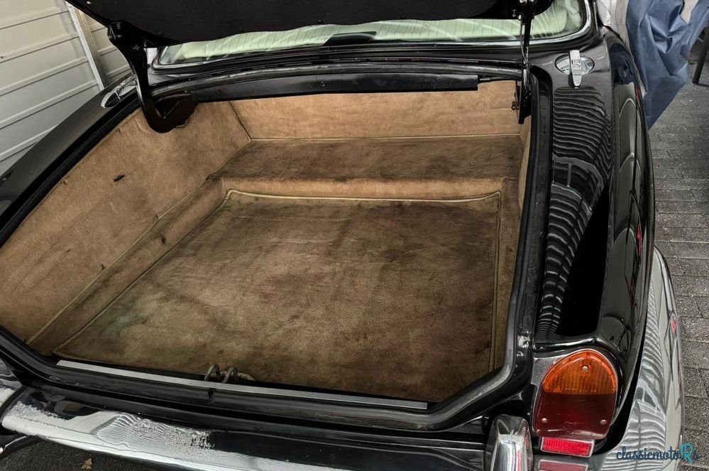 1974' Jaguar XJ photo #2