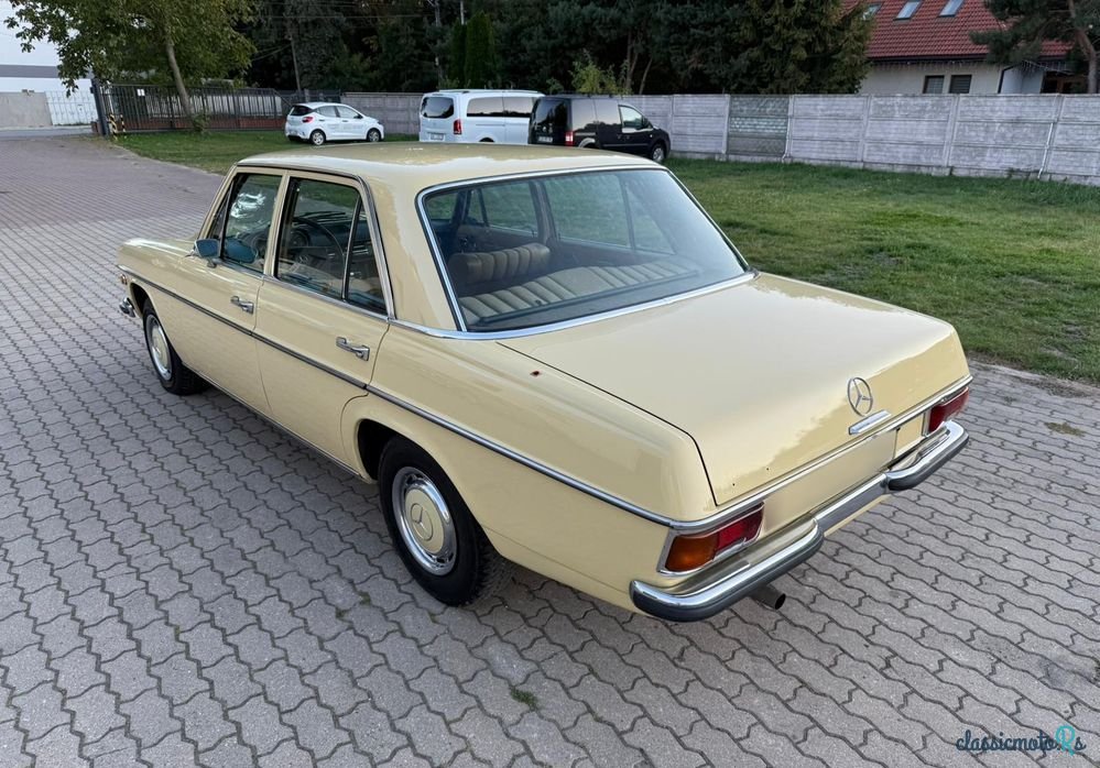 1970' Mercedes-Benz W115 220D photo #3