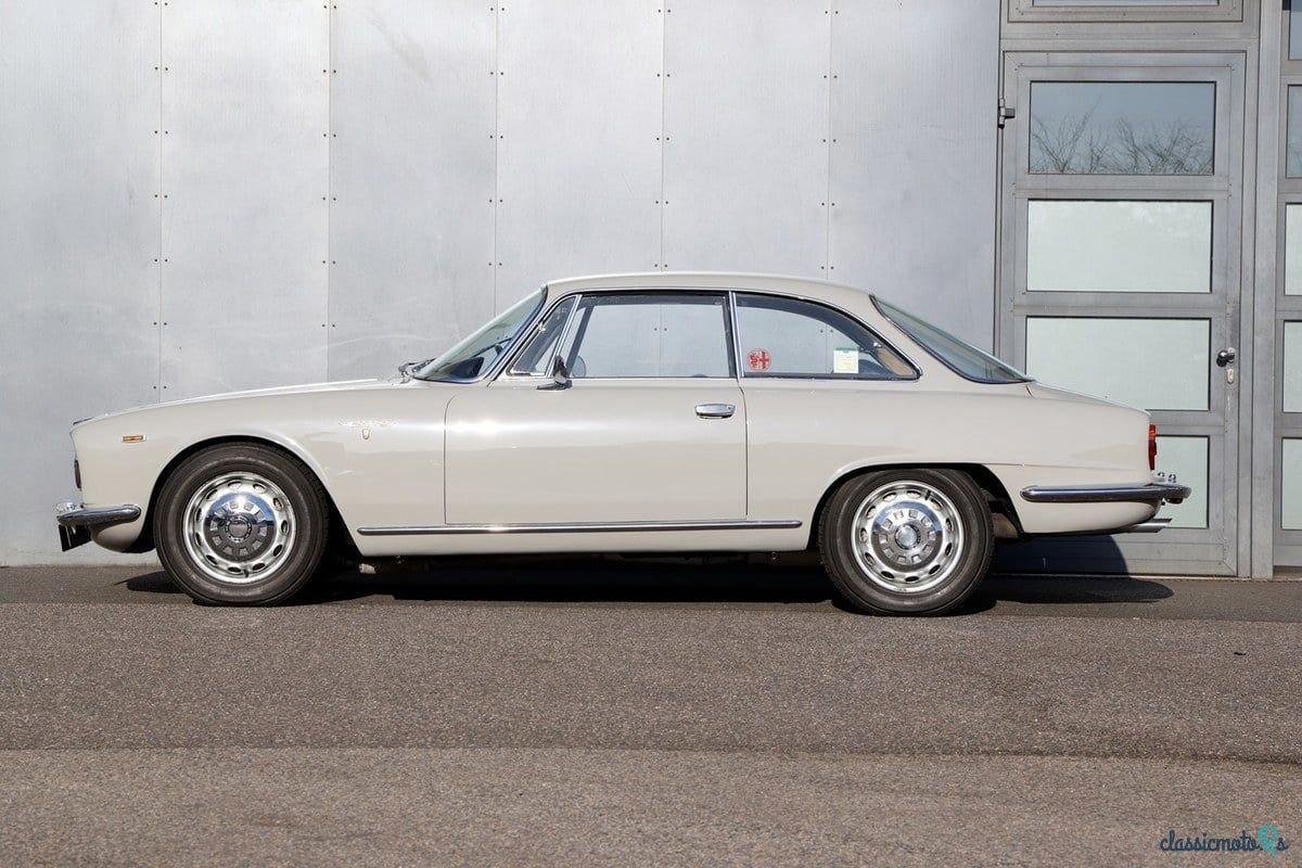 1961' Alfa Romeo 2000 photo #5