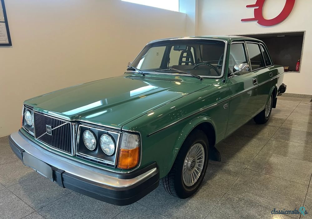 1979' Volvo 244 photo #1