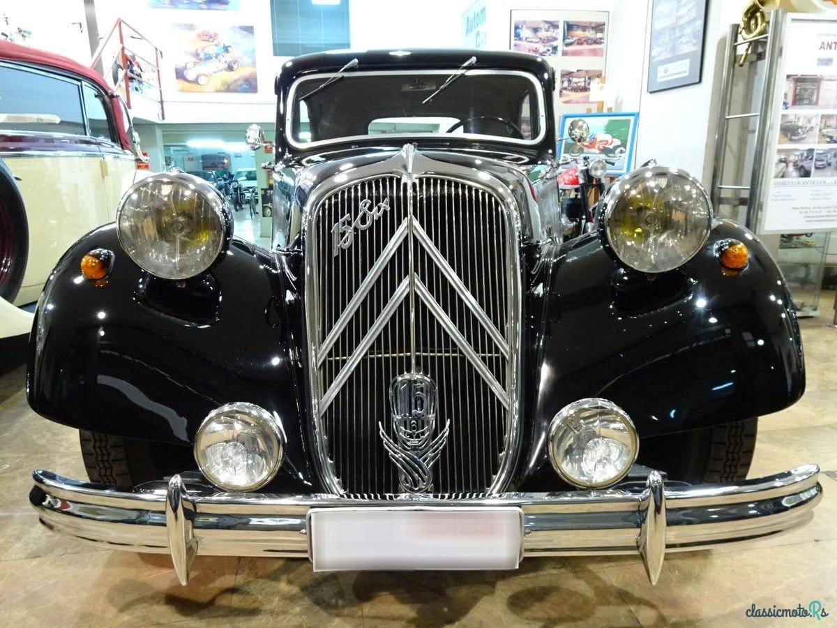 1951' Citroen Traction Avant photo #2