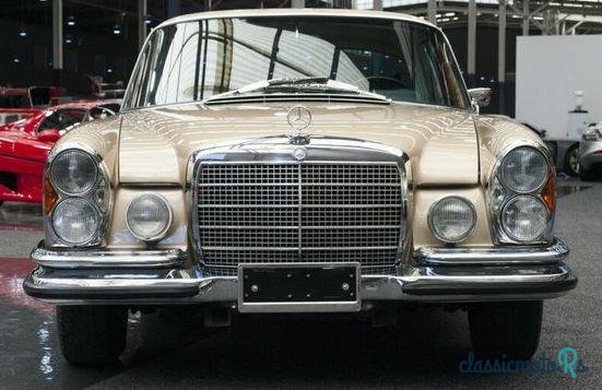 1970' Mercedes-Benz 280 Se 3.5 photo #2