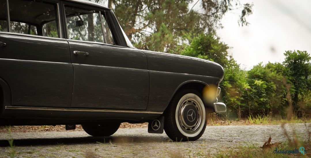 1967' Mercedes-Benz 200 photo #3