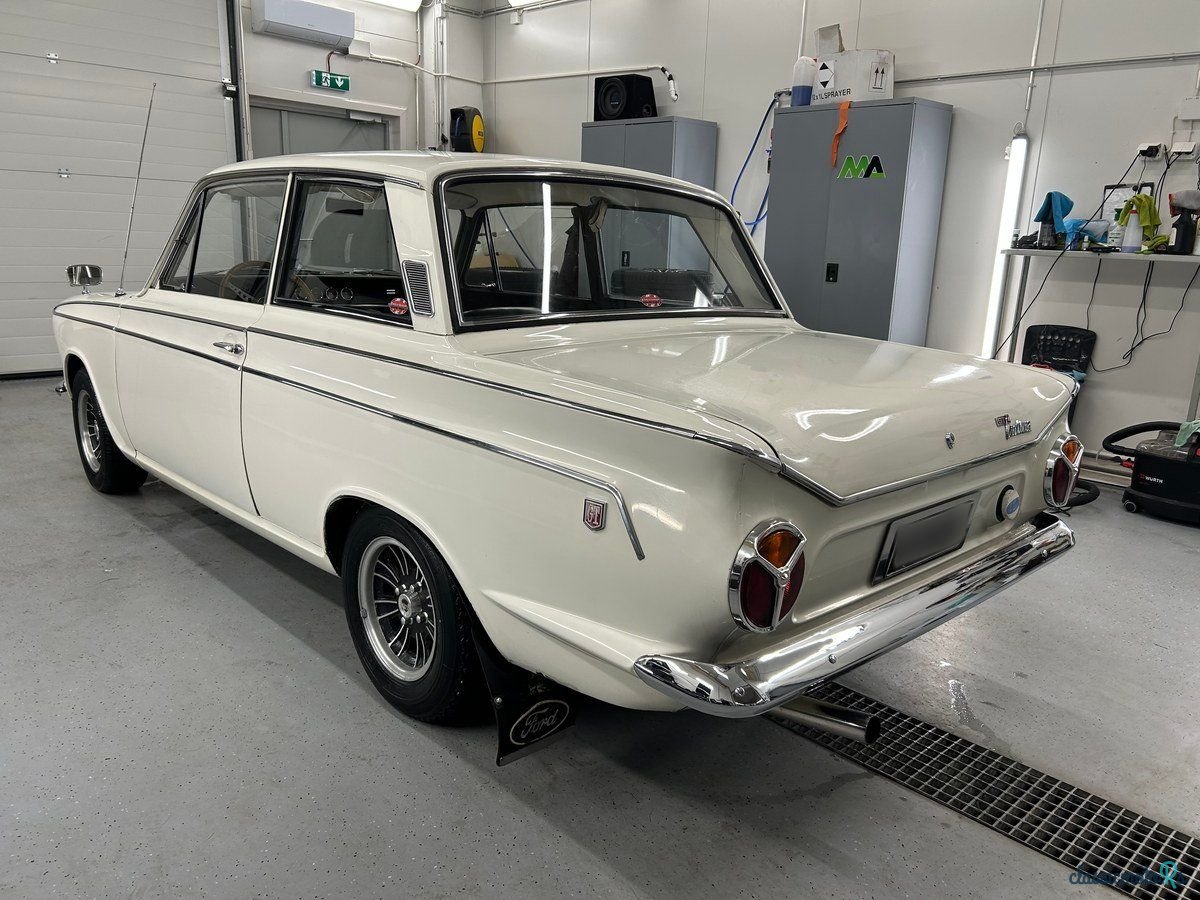 1967' Ford Cortina photo #4