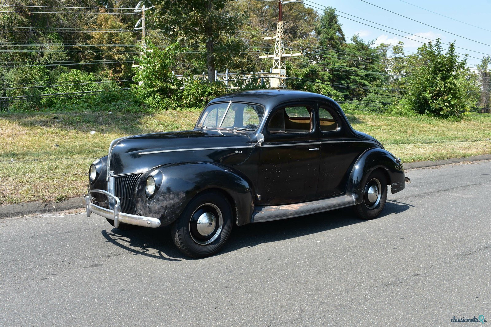 1940' Ford Deluxe photo #2