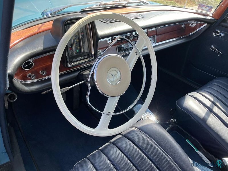 1967' Mercedes-Benz 230S photo #4