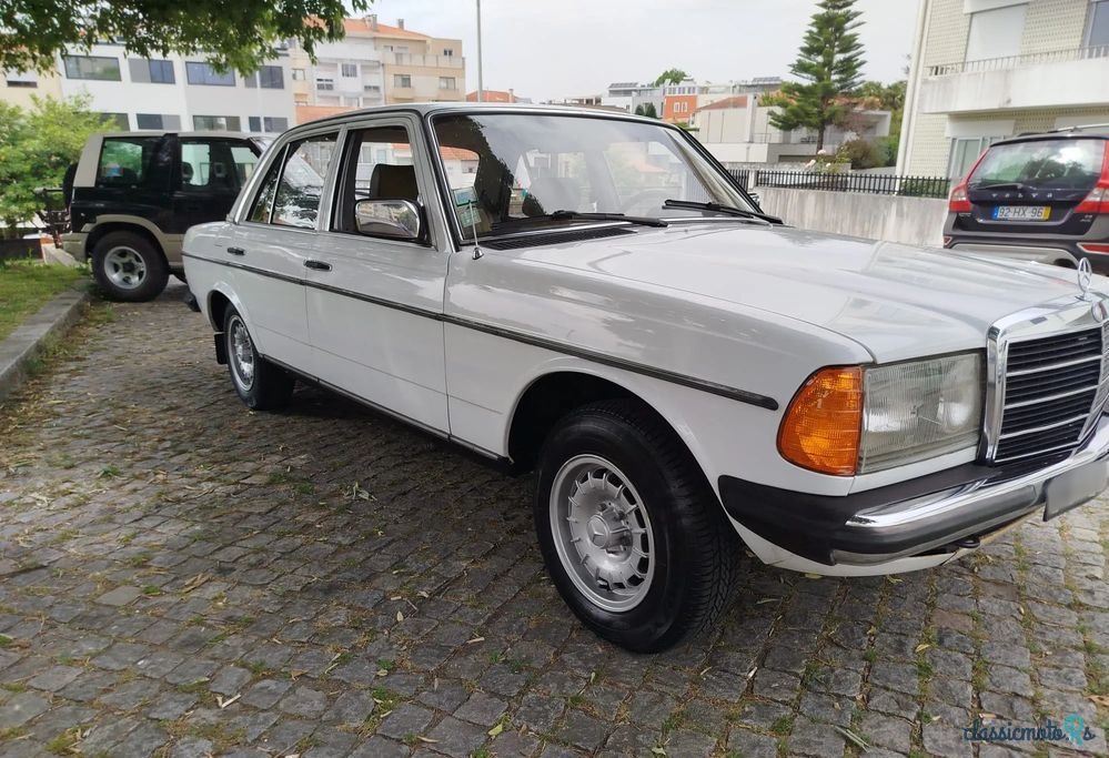 1977' Mercedes-Benz 200 photo #2
