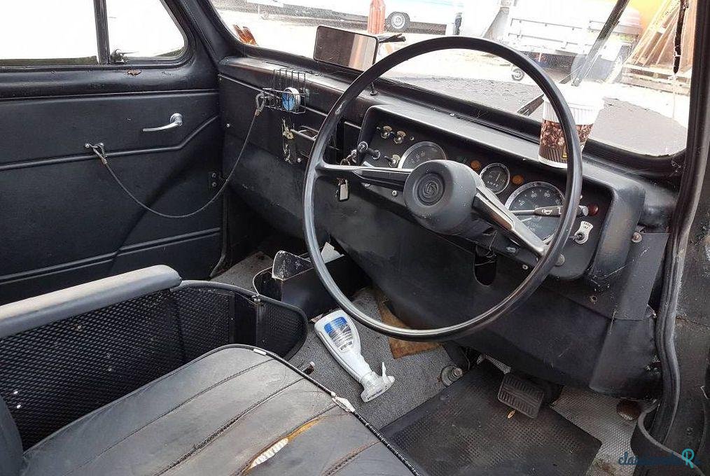 1975' Austin photo #3