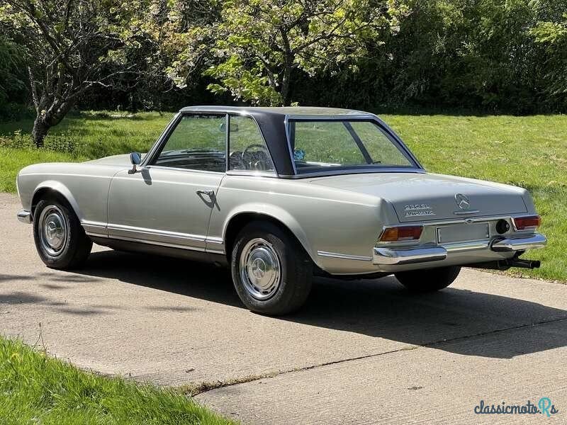 1967' Mercedes-Benz 230 photo #4