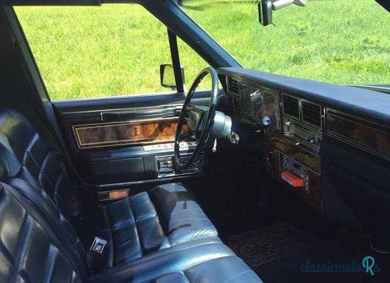 1980' Lincoln Town Car Continental photo #1