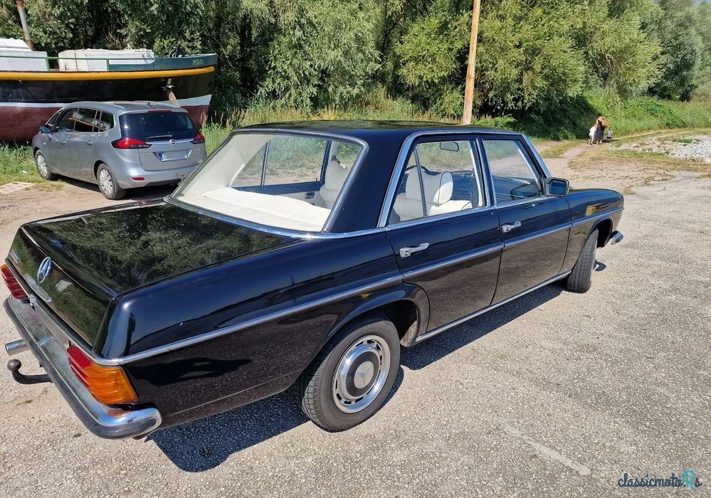 1971' Mercedes-Benz W115 photo #2