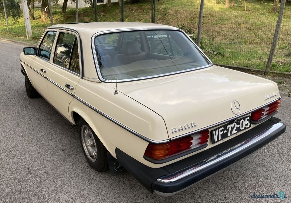 1973' Mercedes-Benz 240 photo #4