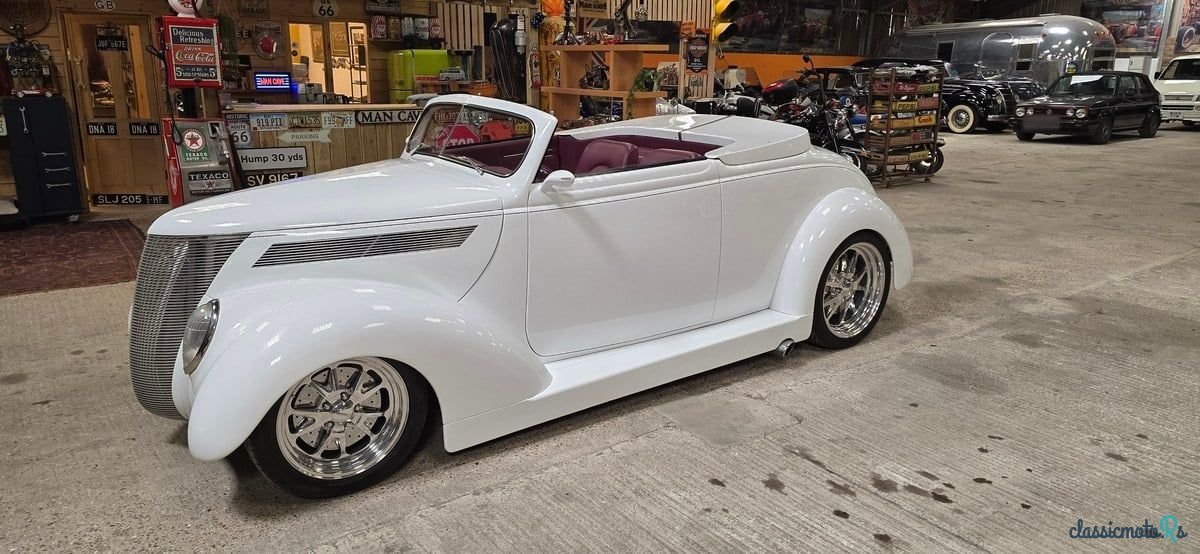 1937' Ford Custom photo #2