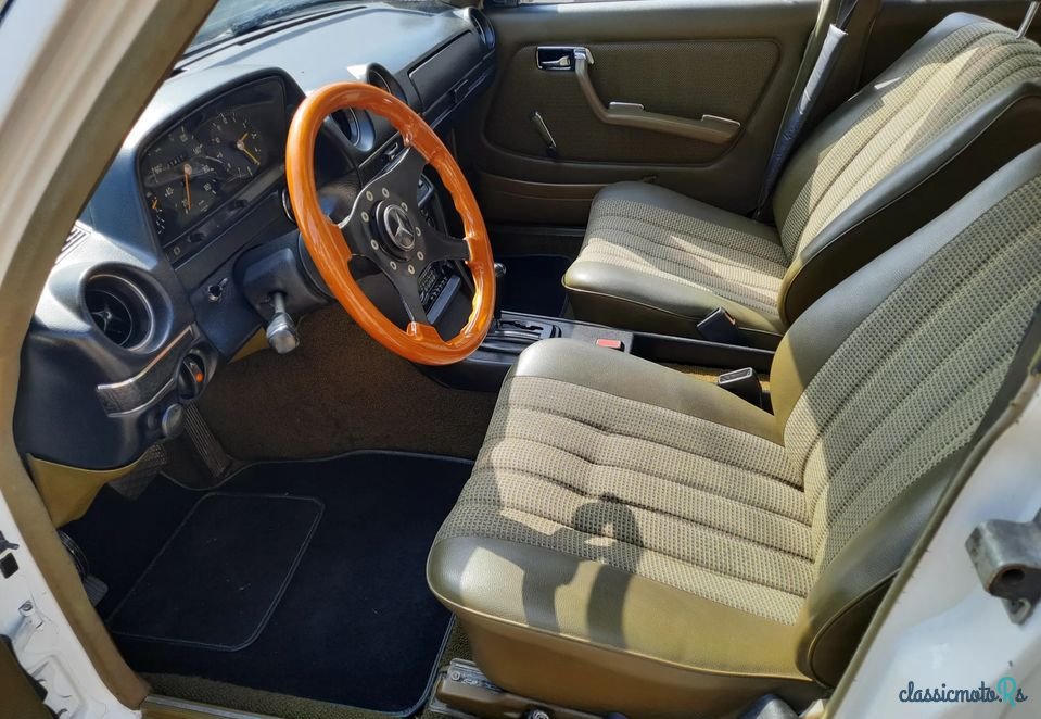 1979' Mercedes-Benz W123 photo #3
