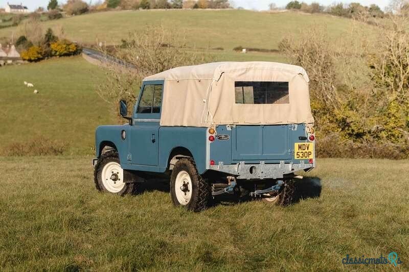 1975' Land Rover Series III photo #4