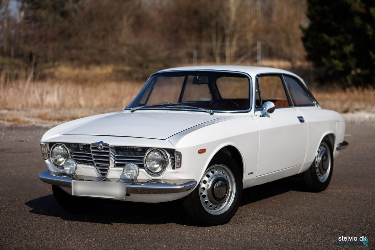 1967' Alfa Romeo Giulia photo #2
