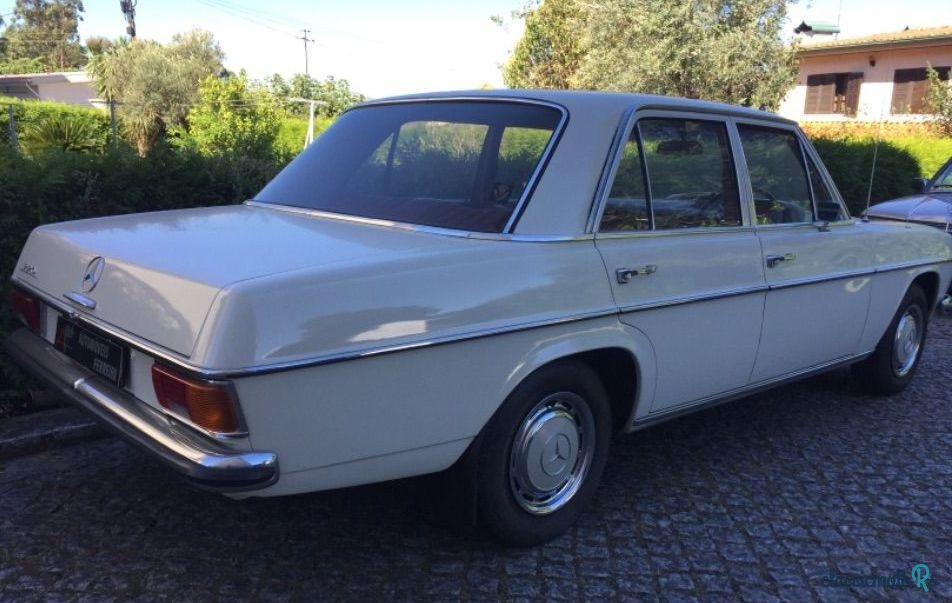 1968' Mercedes-Benz 220 Sedan W115 / 8 photo #2