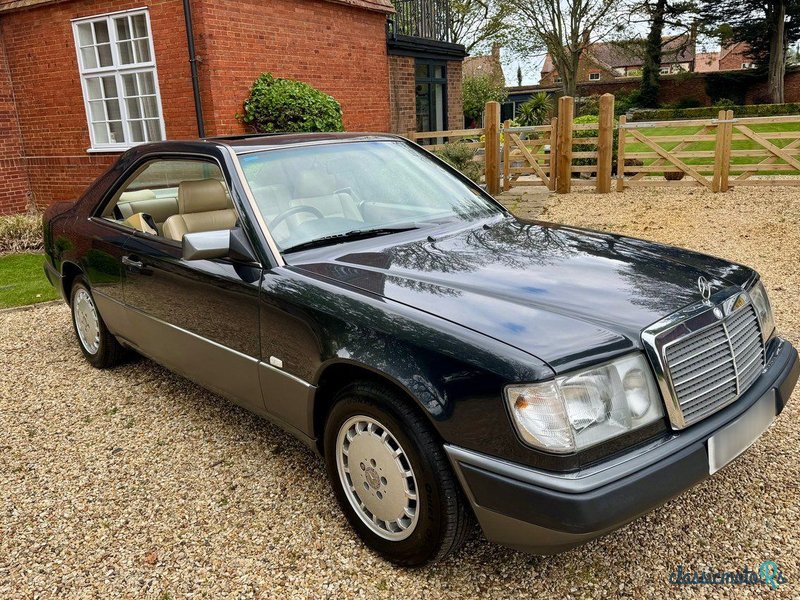 1989' Mercedes-Benz 230 photo #1