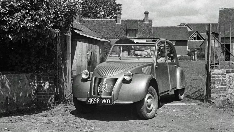 Trois quart de siècle pour la Citroën 2CV