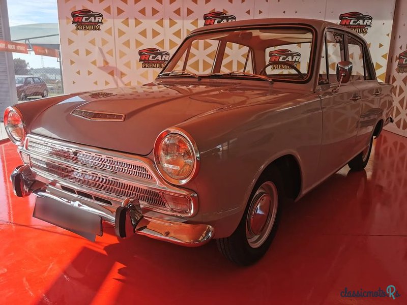 1965' Ford Cortina photo #2