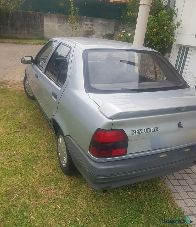 1990' Renault 19 photo #3