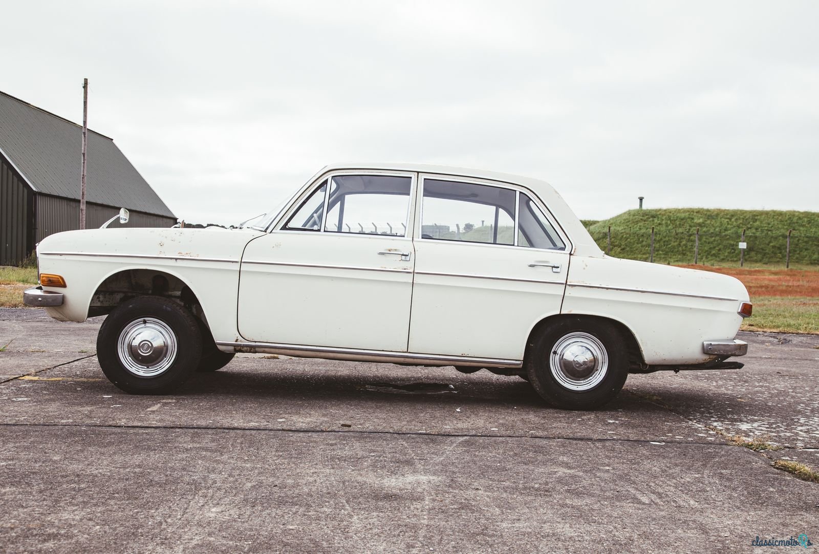 1969' Audi 70L photo #6