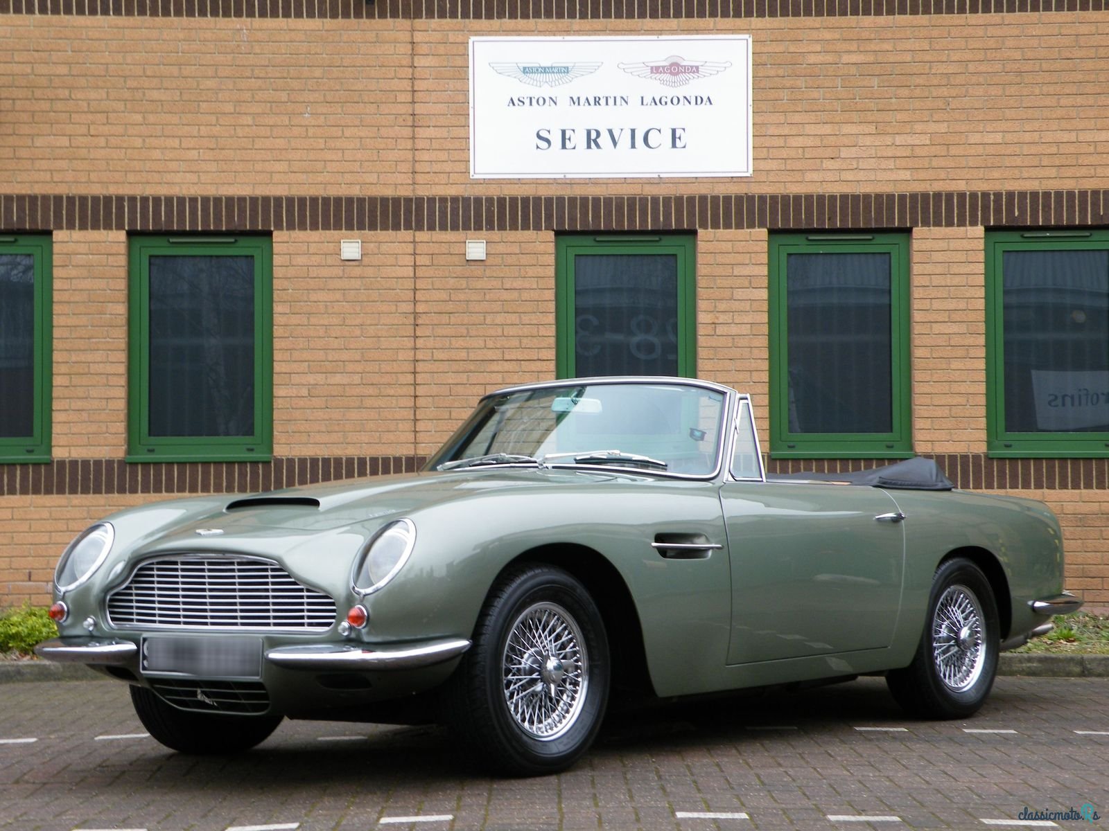 1967' Aston Martin DB6 photo #3