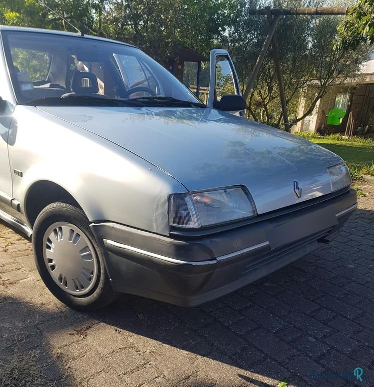 1990' Renault 19 photo #5
