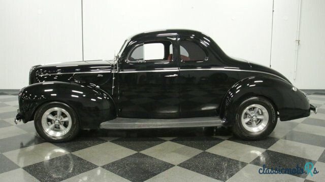 1940' Ford photo #1