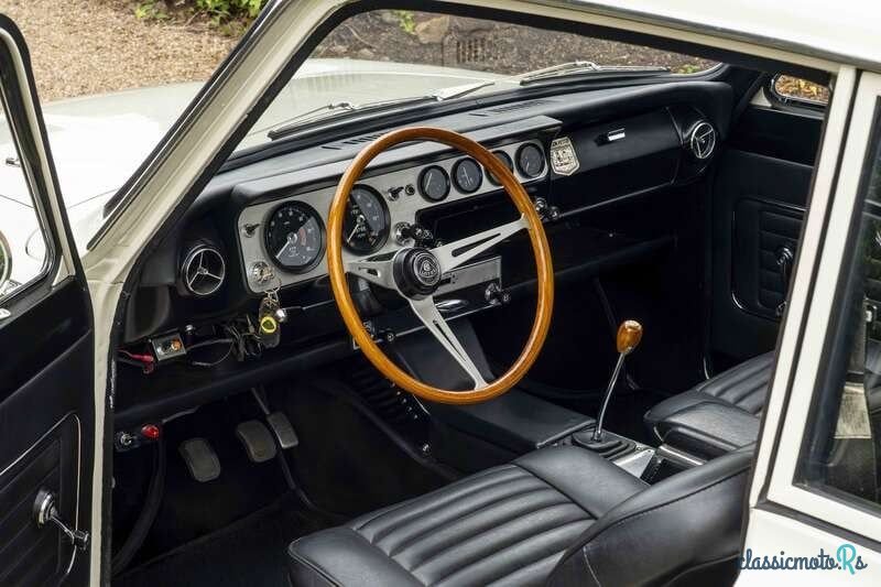 1965' Ford Cortina photo #2