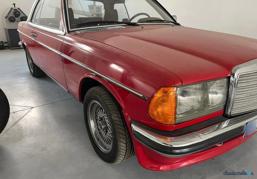 1977' Mercedes-Benz W123 photo #1