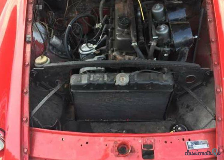 1973' MG MG B GT photo #2