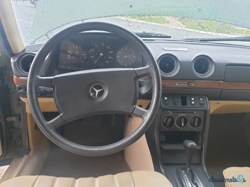 1980' Mercedes-Benz 240D photo #4