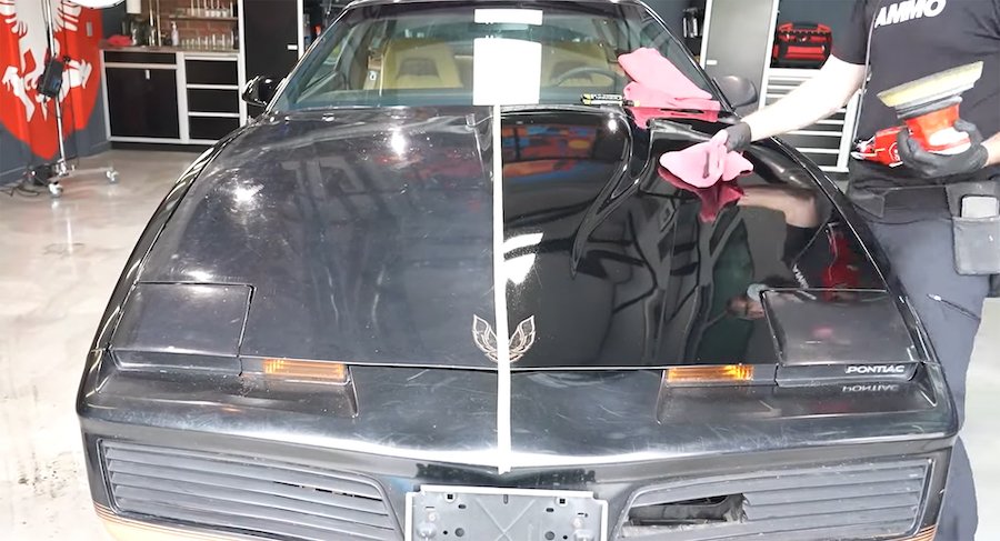 Раритетный Pontiac помыли впервые за 27 лет простоя