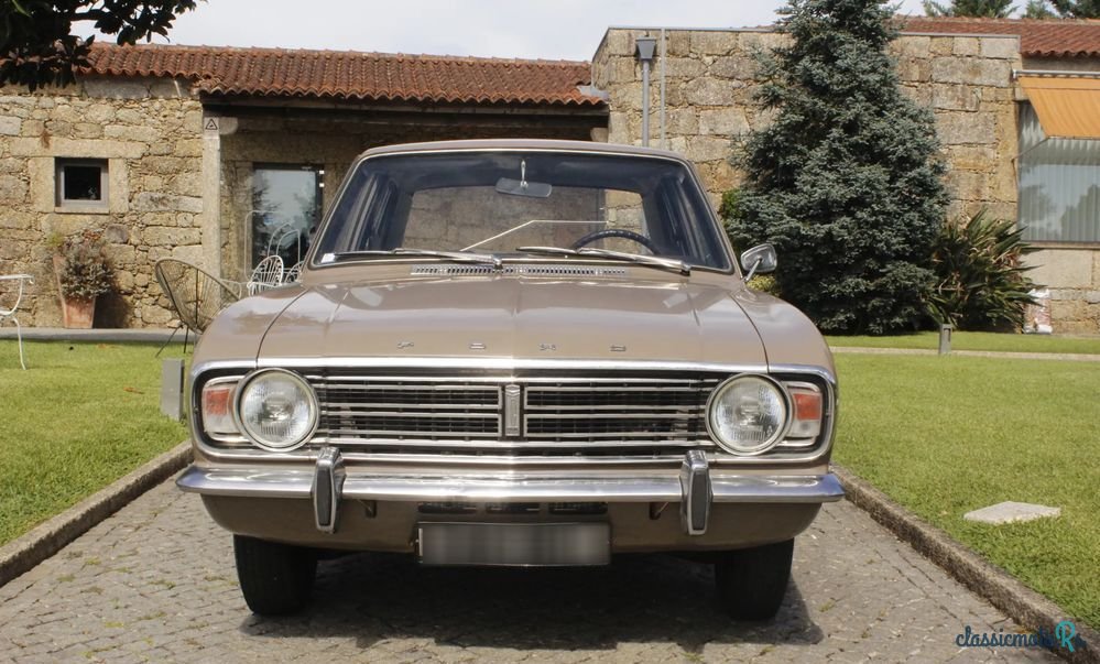 1969' Ford Cortina photo #2