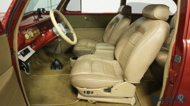 1947' Ford Deluxe photo #2